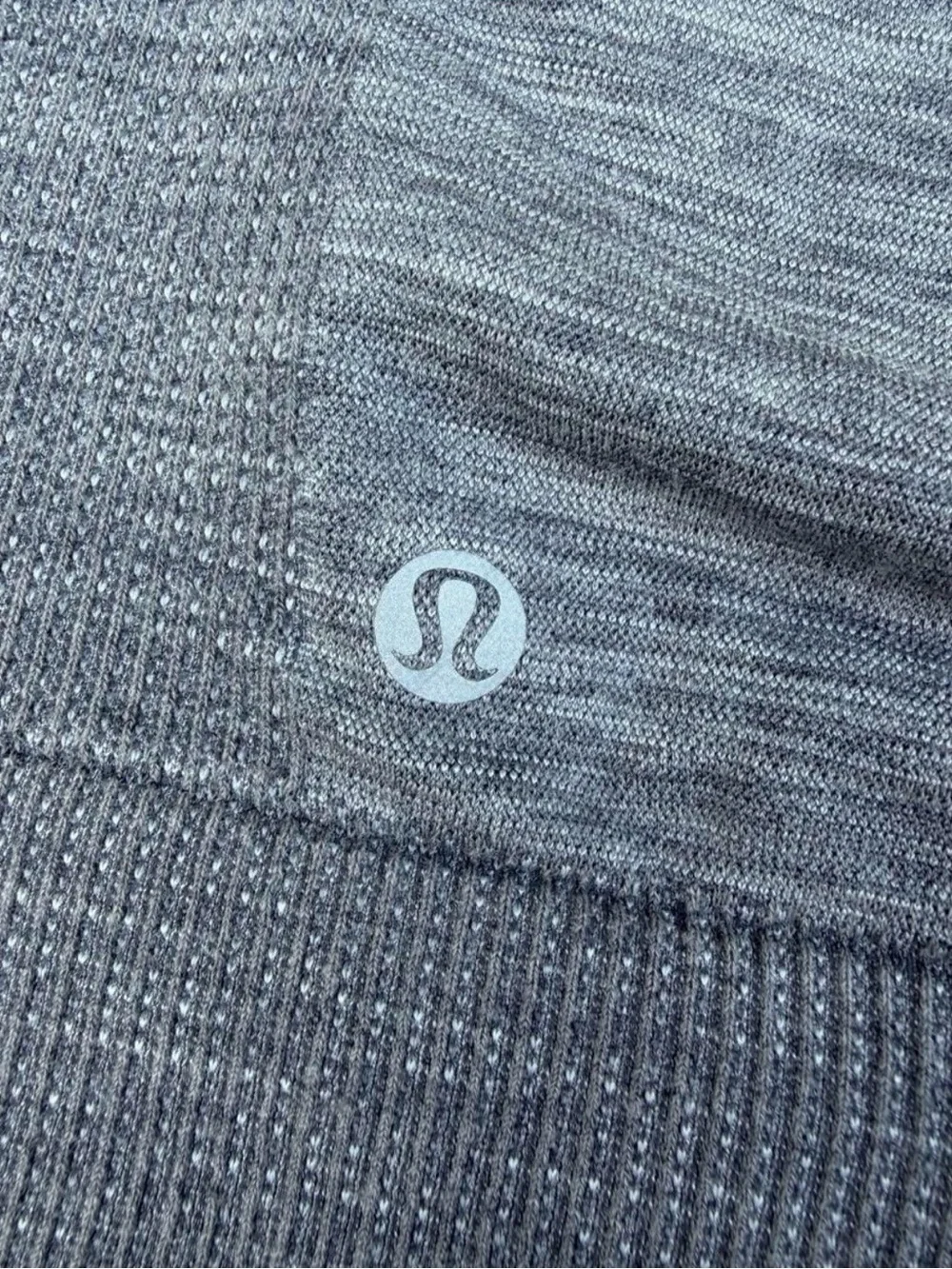 The Lululemon Women’s Sz. 6 Swiftly Tech Wool Pullover in heather gray